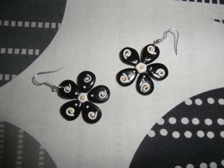 Fleurs noires et blanches